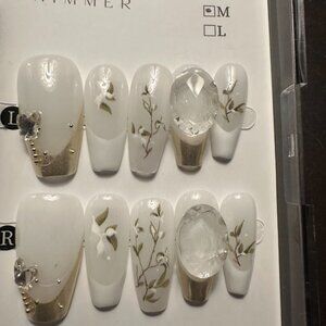 High-quality handcrafted reusable press on nails.